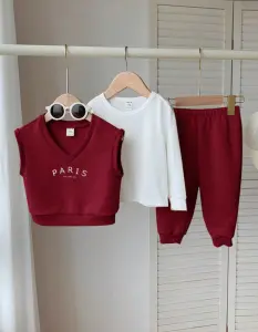 طقم أطفال 3 قطع أنيق باللون الخمري، تصميم كاجوال مستوحى من موضة باريس 1 WhatsApp Image 2025 11 09 at 3.11.14 PM 1