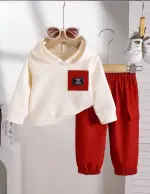 ترينج أطفال قطعتين سويت شيرت أوف وايت وبنطلون أحمر، خامة دافئة وأنيقة، مناسب للأنشطة اليومية والمدرسية