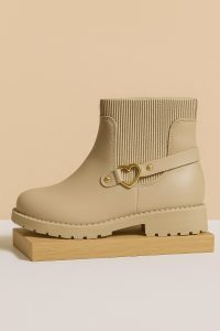 بوت بناتي أنيق بسحّاب جانبي ومشبك ذهبي، تصميم شتوي مريح من الجلد الصناعي 2 ، بوت بناتي، حذاء شتوي بناتي، بوت جلد، بوت أسود، بوت شتوي، حذاء أنيق، بوت كاجوال، بوت ذهبي التفاصيل، بوت فرو