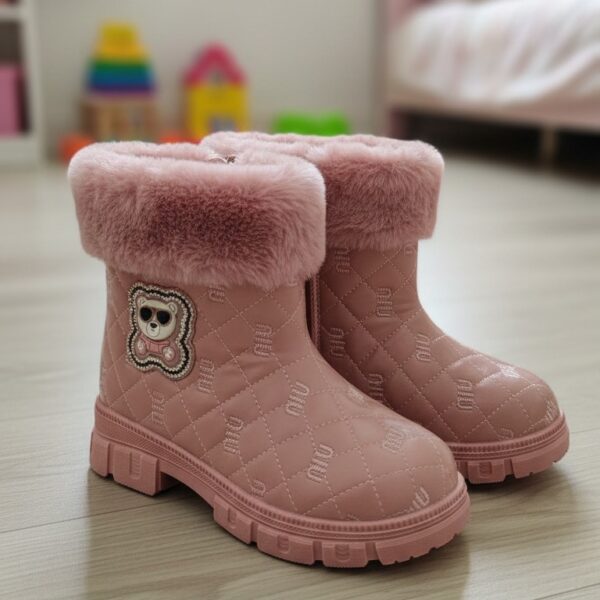 بوت أطفال بناتي شتوي مبطن فرو، دافئ بنقشة مربعات ونعل مانع للانزلاق