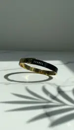 سوار يد نسائي أسود وذهبي ستانلس ستيل، تصميم فاخر أنيق للمناسبات