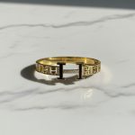 سوار نسائي هيرميس ذهبي فاخر، تصميم حرف H مزخرف بفصوص لامعة