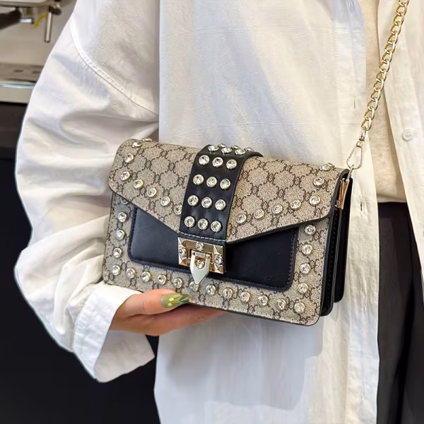 حقيبة كتف نسائية رمادي بنمط هندسي، سعة عالية وتصميم عملي للاستخدام اليومي