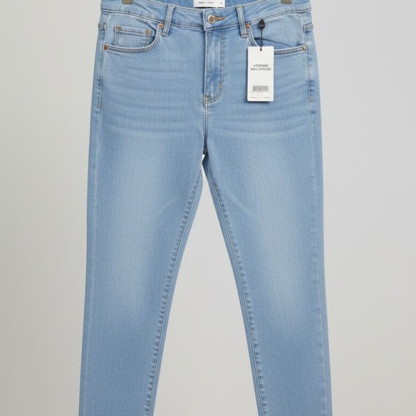 بنطلون جينز نسائي سكيني أزرق فاتح بخصر متوسط لإطلالة كاجوال عصرية