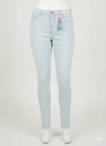 بنطلون جينز نسائي سكيني أزرق فاتح بخامة مرنة لإطلالة كاجوال أنيقة