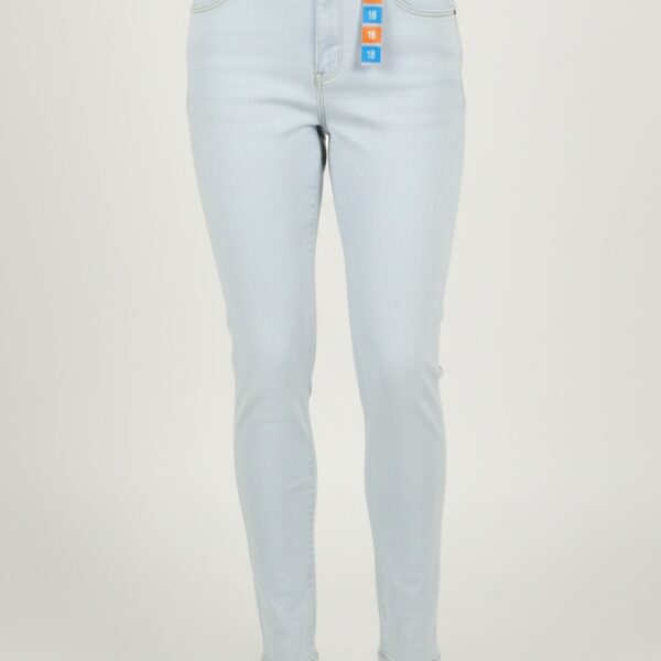 بنطلون جينز نسائي سكيني أزرق فاتح بخامة مرنة لإطلالة كاجوال أنيقة