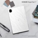 تابلت ماجيك باد 2 من هونر بذاكرة RAM 12GB وذاكرة روم 256GB مقاس 12.3 انش وواي فاي بلون ابيض مع كيبورد بلوتوث ذكي وقلم سحري