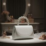 حقيبة يد (شنطة) بناتي سواريه جليتر أبيض بيد لولي (Pearl Handle)
