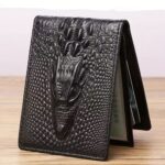 محفظة رجالي جلد سوداء كلاسيكية بنقشة تمساح بارزة (Crocodile Texture)