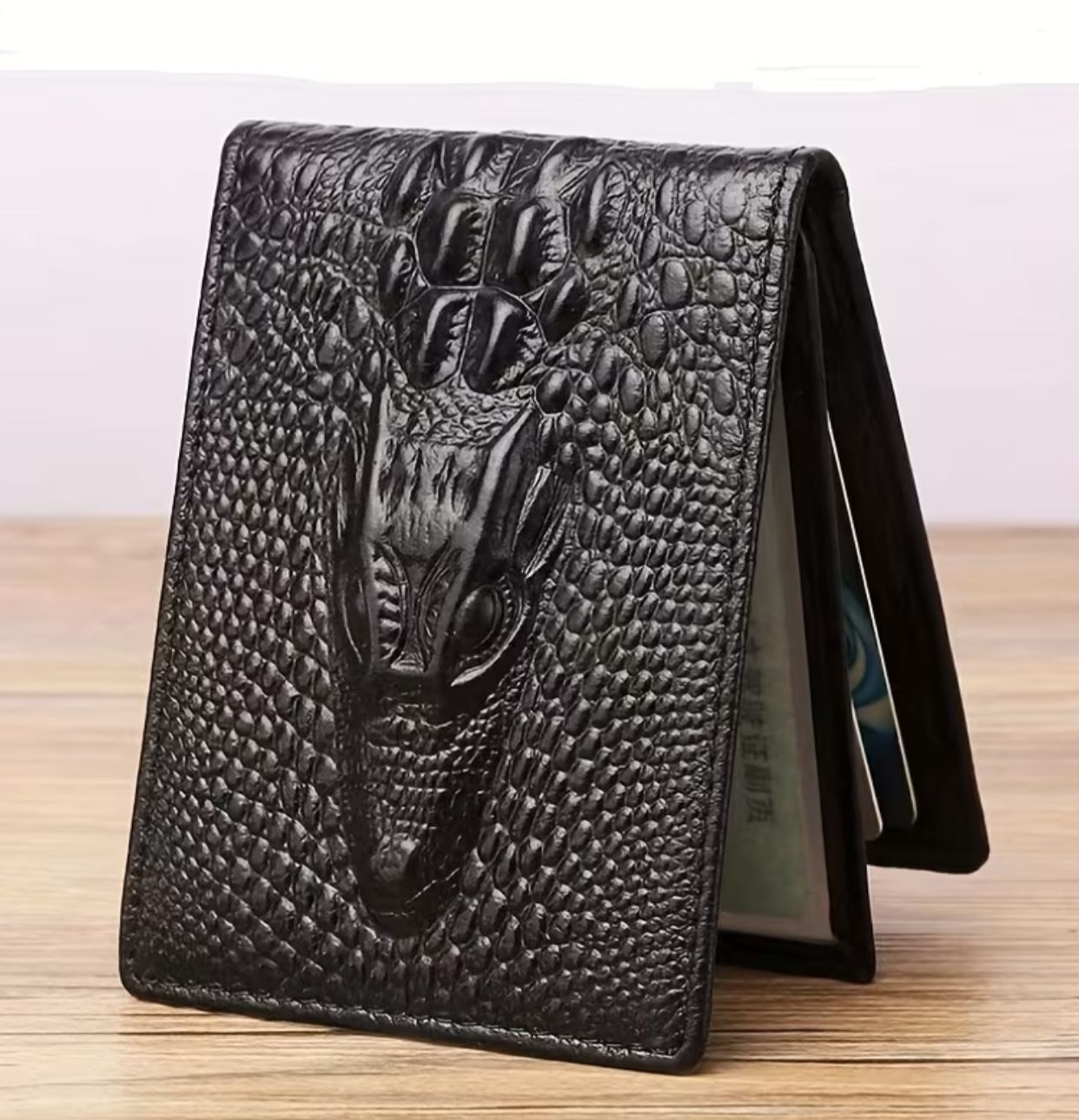 محفظة رجالي جلد سوداء كلاسيكية بنقشة تمساح بارزة (Crocodile Texture) محفظة رجالي جلد سوداء كلاسيكية بنقشة تمساح بارزة (Crocodile Texture)