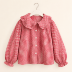قميص بناتي كاروهات (Gingham) باللون الأحمر مع ياقة كشكشة