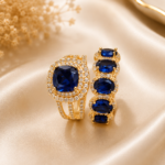 طقم "ملكيات الياقوت" (Sapphire Royalty) – خاتم سوليتير بقطع وسادة مع خاتم مرصع – ذهب وأحجار زرقاء فاخرة