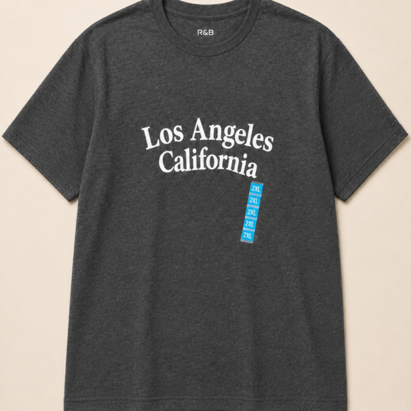 تيشيرت "لوس أنجلوس" الكلاسيكي (Los Angeles California T-shirt) – طبعة تيبوجرافي وقصة مريحة – لون رمادي داكن (متجر تَسَوق)