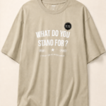 تيشيرت "Stand For" الشبابي (Stand For Graphic T-shirt) – قصة واسعة مريحة – لون بيج ترابي (متجر تَسَوق)