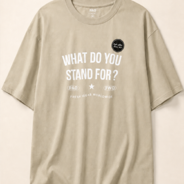 تيشيرت "Stand For" الشبابي (Stand For Graphic T-shirt) – قصة واسعة مريحة – لون بيج ترابي (متجر تَسَوق)