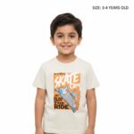 تيشيرت أولاد صيفي "SKATE CREW" – بيج فاتح مع طباعة "سكيت بورد" عصرية – قطن ناعم