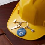 ميدالية "فخر الهندسة" (The Engineer's Pride) – تعليقة معدنية مع أدوات يدوية مصغرة