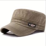 قبعة "الطراز العسكري" (Military Cadet Cap) – تصميم عصري مع تفاصيل جلدية – متوفرة بالألوان الترابية (متجر تَسَوق)