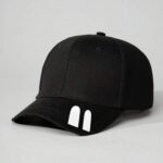 قبعة "الخطوط الرياضية" (Sporty Stripe Cap) – تصميم أسود أنيق مع تفاصيل بيضاء – (متجر تَسَوق)