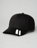 قبعة "الخطوط الرياضية" (Sporty Stripe Cap) – تصميم أسود أنيق مع تفاصيل بيضاء – (متجر تَسَوق)