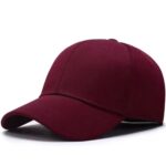 قبعة "الكاب الأساسي السادة" (Essential Textured Plain Cap) – نسيج بارز وتصميم مينيمالي – متوفرة باللونين العنابي والرمادي (متجر تَسَوق)