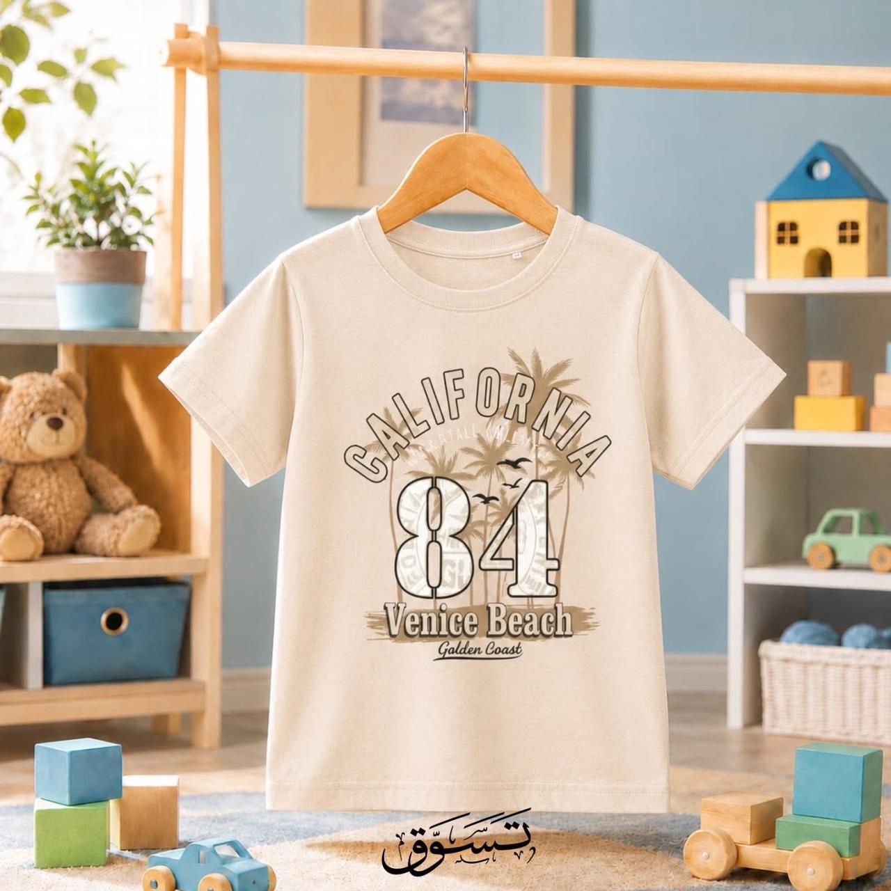 تيشيرت أولادي صيفي "California 84" بتصميم شاطئي 1 تيشيرت أولادي صيفي "California 84" بتصميم شاطئي