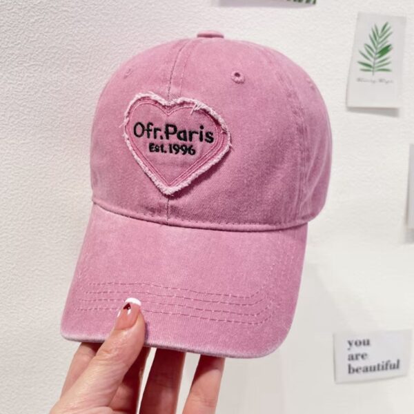 قبعة كاب نسائية بتصميم قلب "Ofr. Paris" - لون وردي عتيق