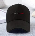 قبعة "سحر باريس" (Paris Chic Cap) – تصميم بسيط مع لمسة لونية – متوفرة باللونين الأسود والأبيض (متجر تَسَوق)