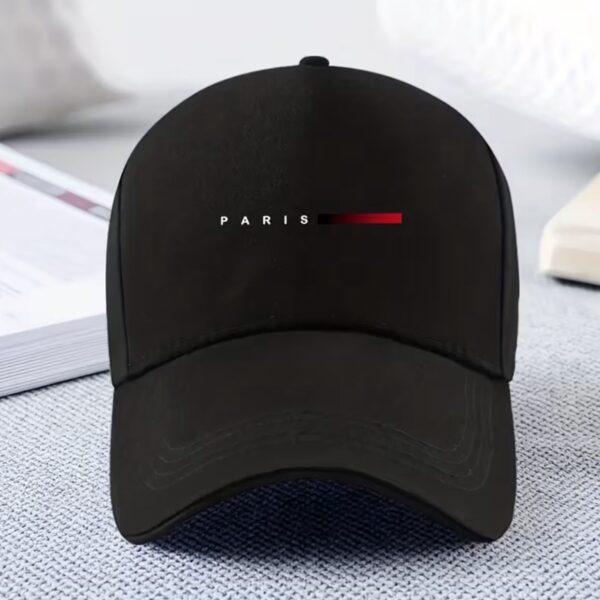 قبعة "سحر باريس" (Paris Chic Cap) – تصميم بسيط مع لمسة لونية – متوفرة باللونين الأسود والأبيض (متجر تَسَوق)