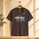 تيشرت رجالي بني داكن مطبوع بتصميم "Chicago USA 1990" من RGB BASICS